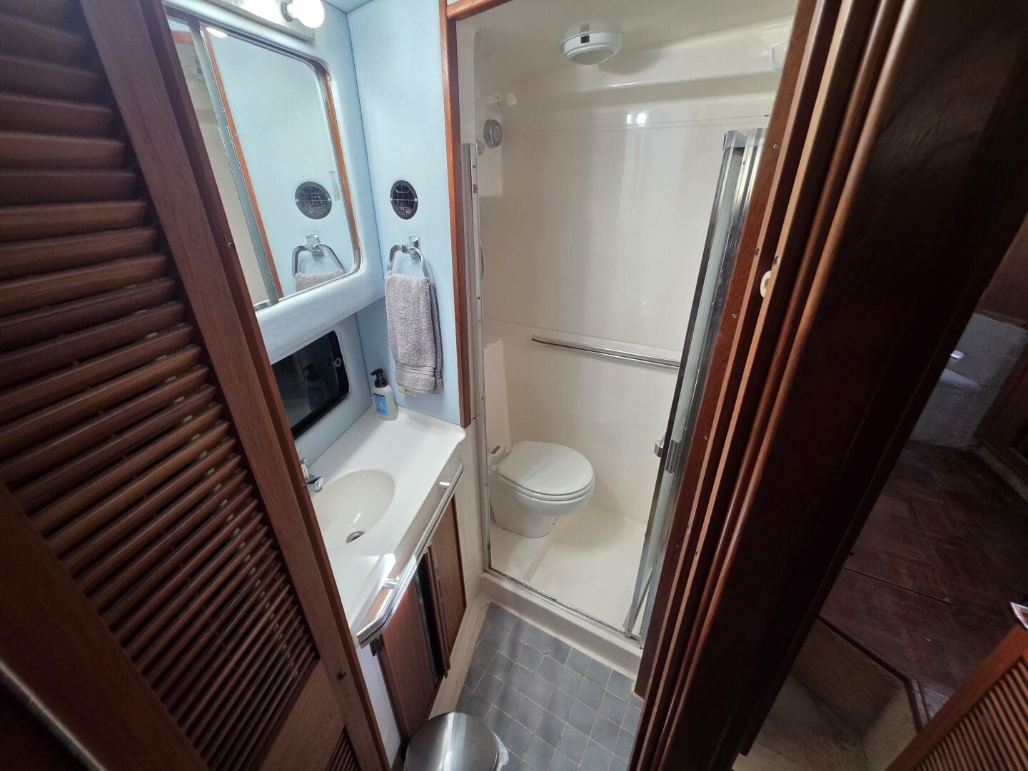 1988 Sea Ray 415 — photo 23