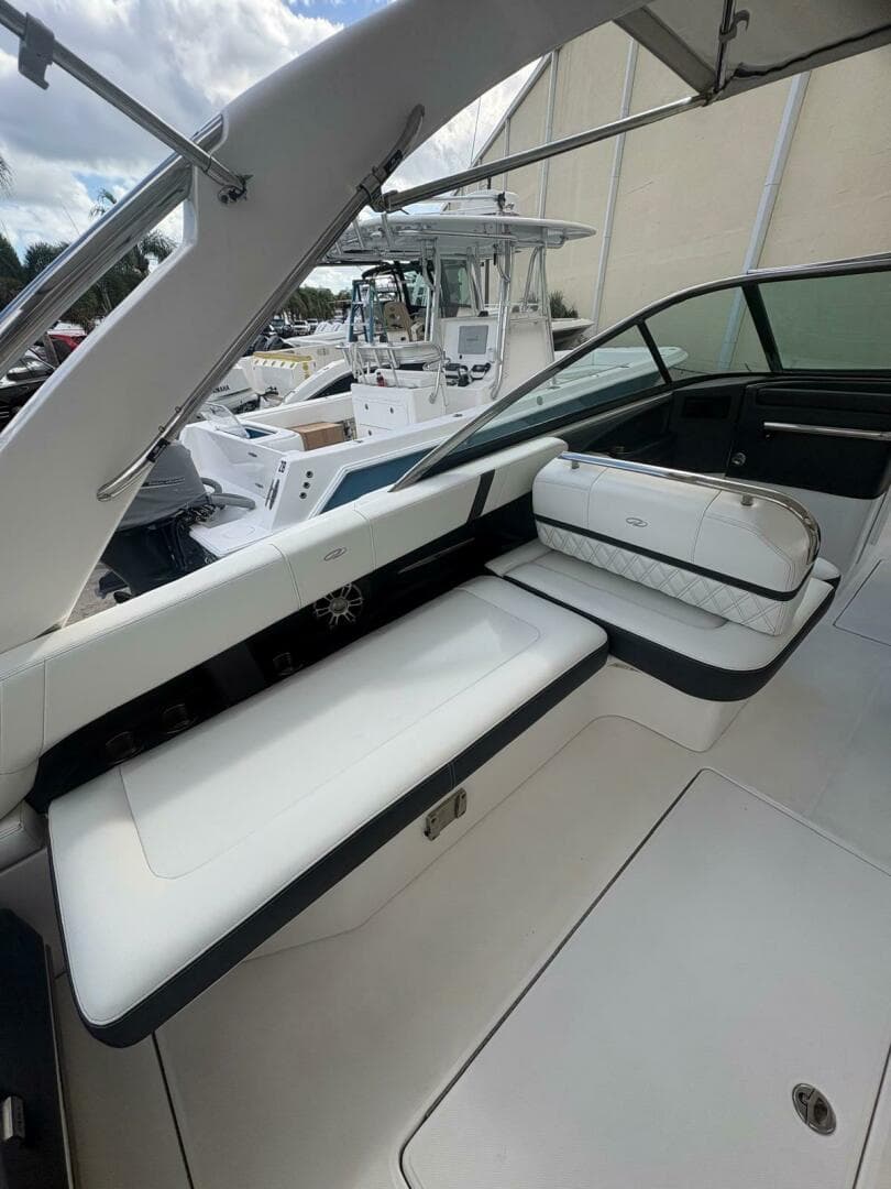2022 Regal 29 Obx — photo 10