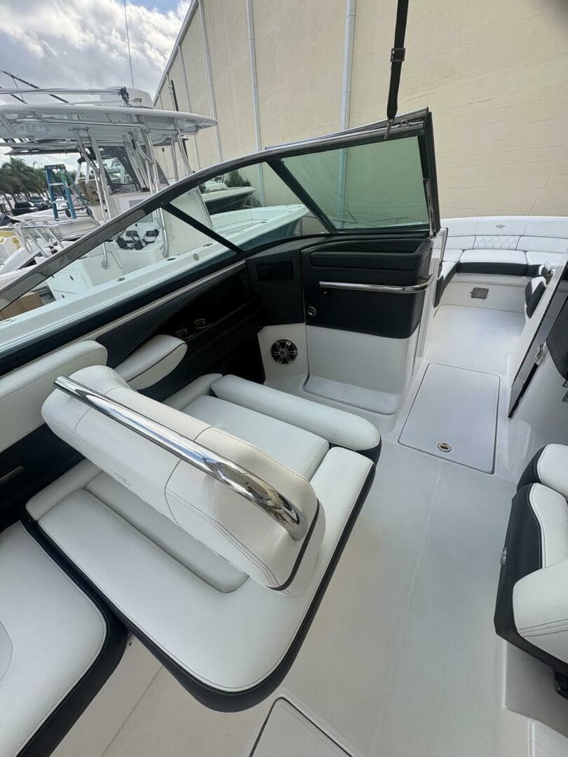 2022 Regal 29 Obx — photo 12