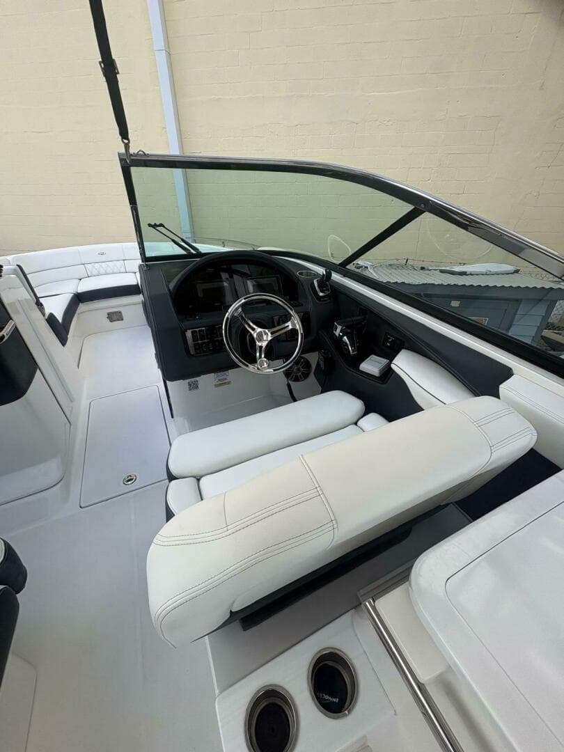 2022 Regal 29 Obx — photo 13