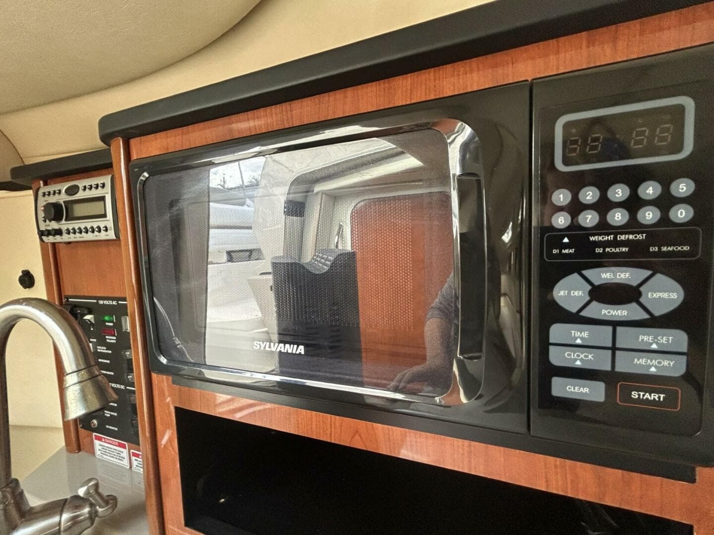 2007 Sea Ray 240 Sundancer — photo 11