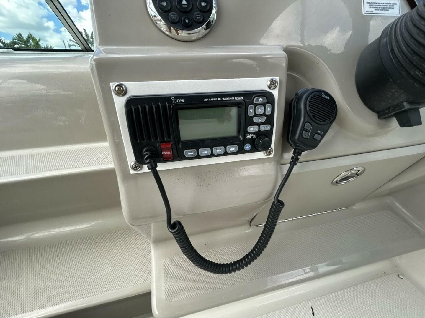 2007 Sea Ray 240 Sundancer — photo 9