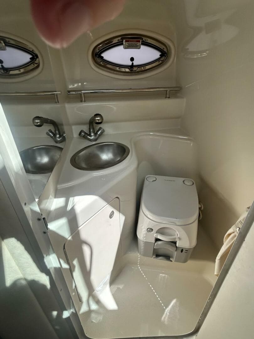 2007 Sea Ray 240 Sundancer — photo 7