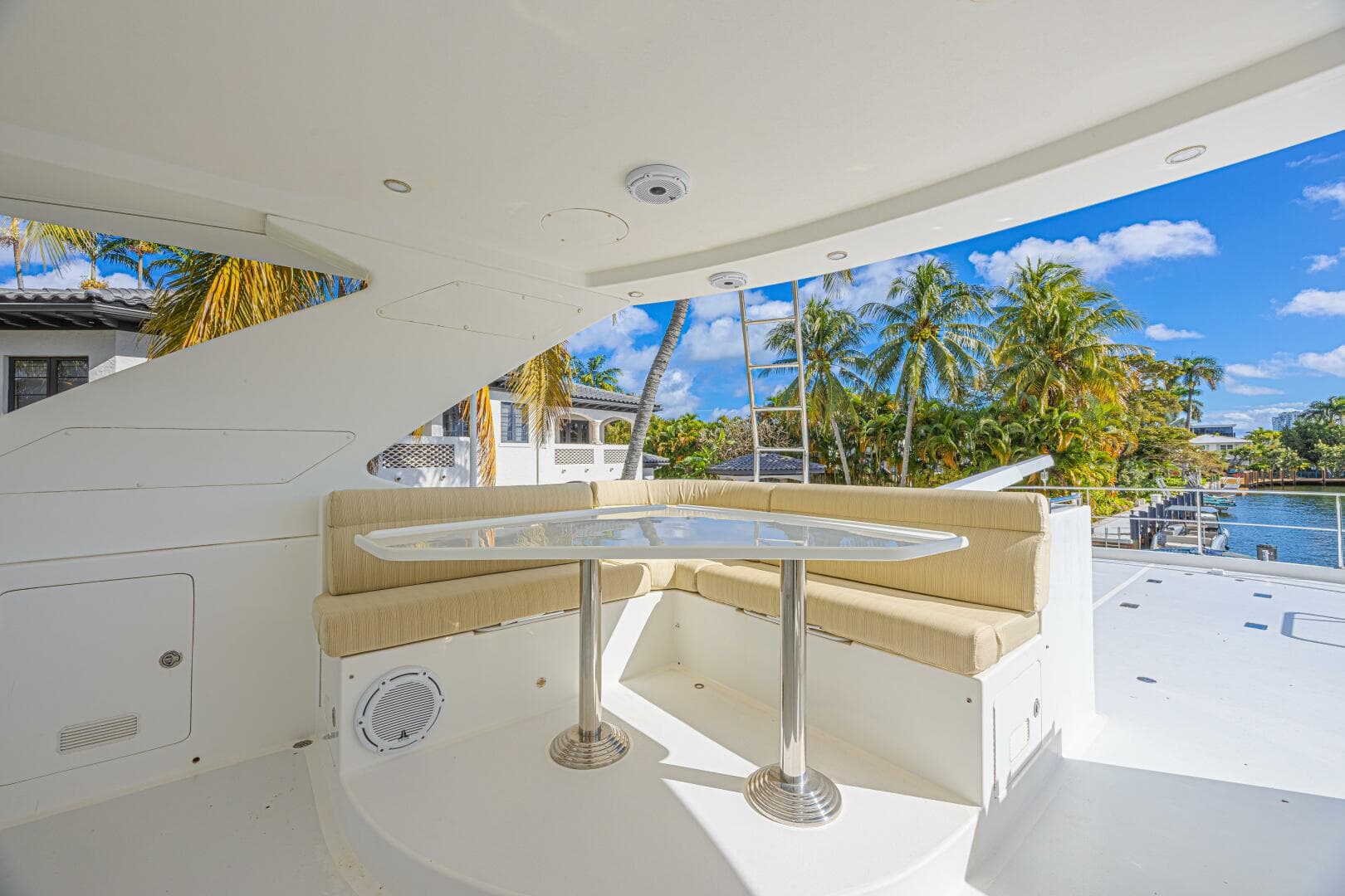 2010 Ocean Alexander 74 — photo 21