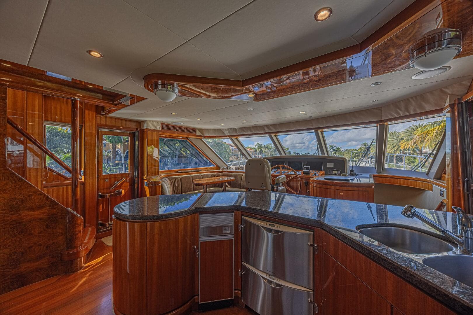 2010 Ocean Alexander 74 — photo 34