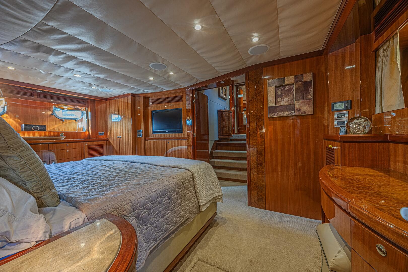 2010 Ocean Alexander 74 — photo 52