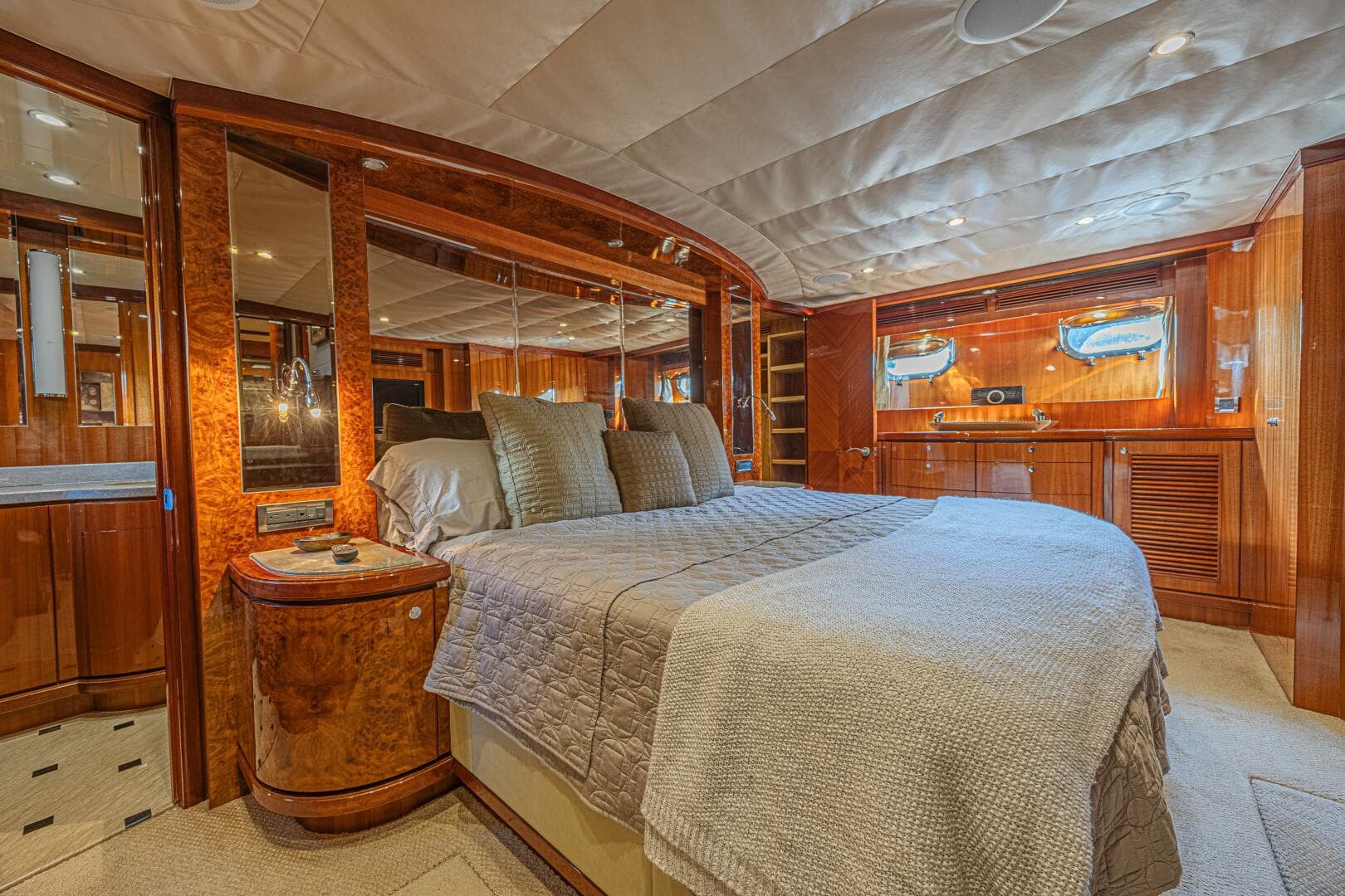 2010 Ocean Alexander 74 — photo 51