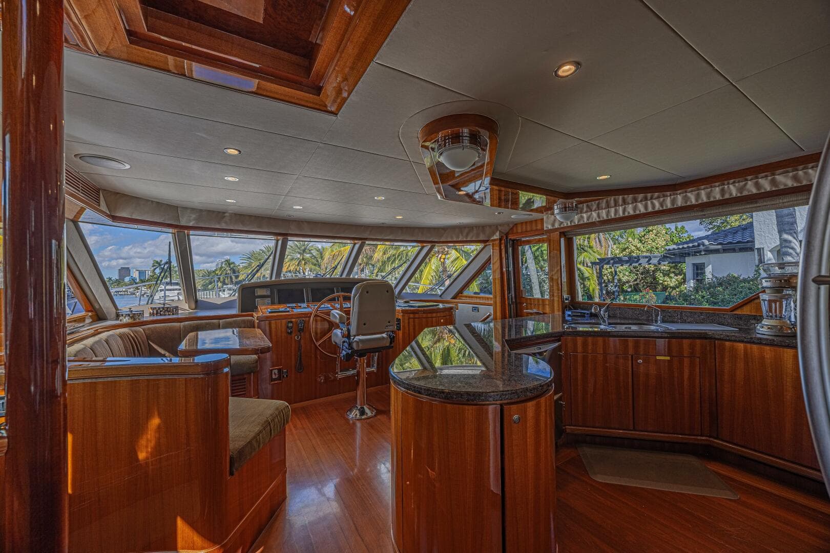 2010 Ocean Alexander 74 — photo 38