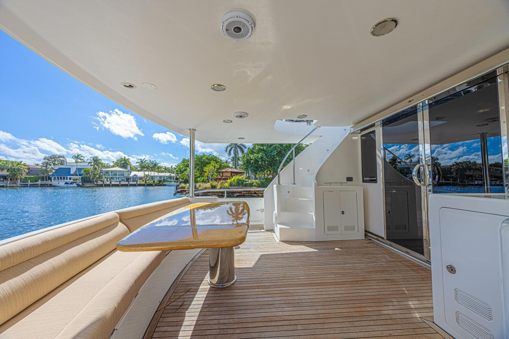 2010 Ocean Alexander 74 — photo 25