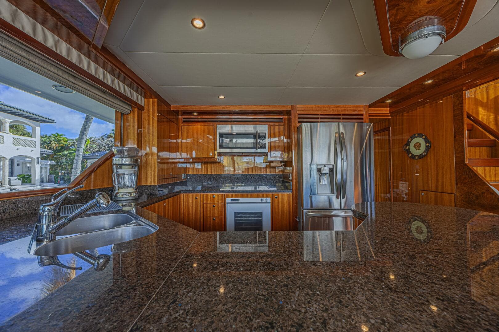 2010 Ocean Alexander 74 — photo 31