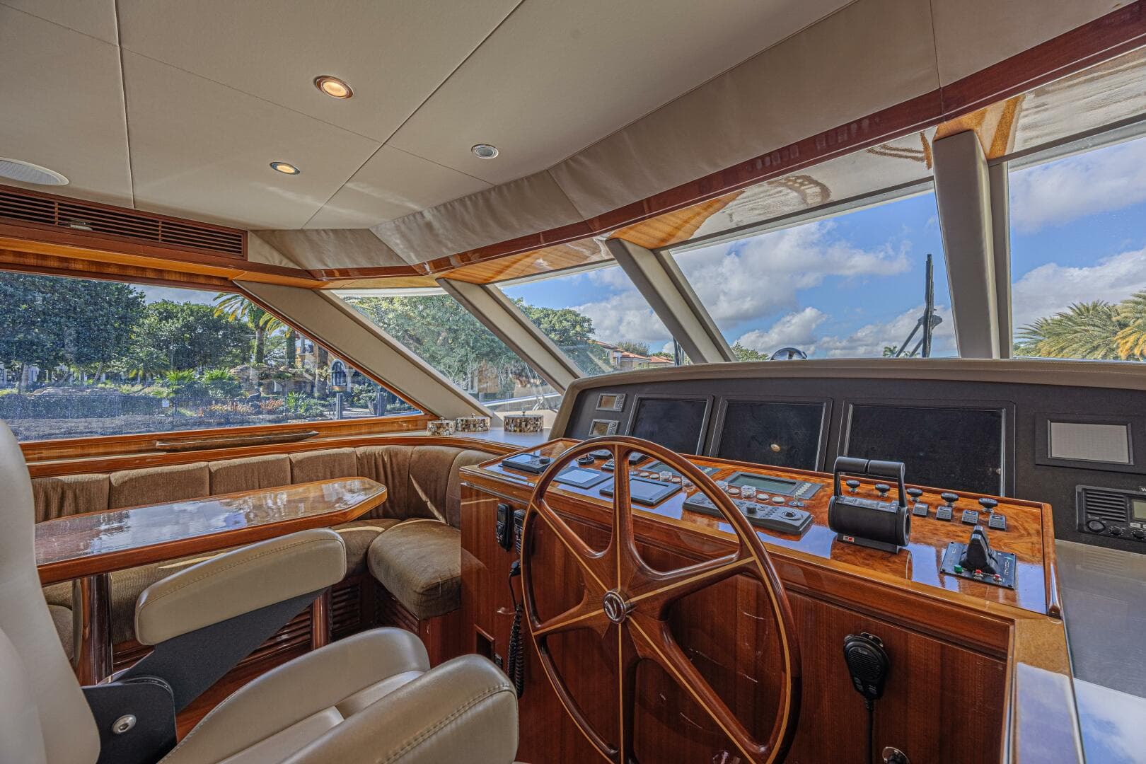 2010 Ocean Alexander 74 — photo 37