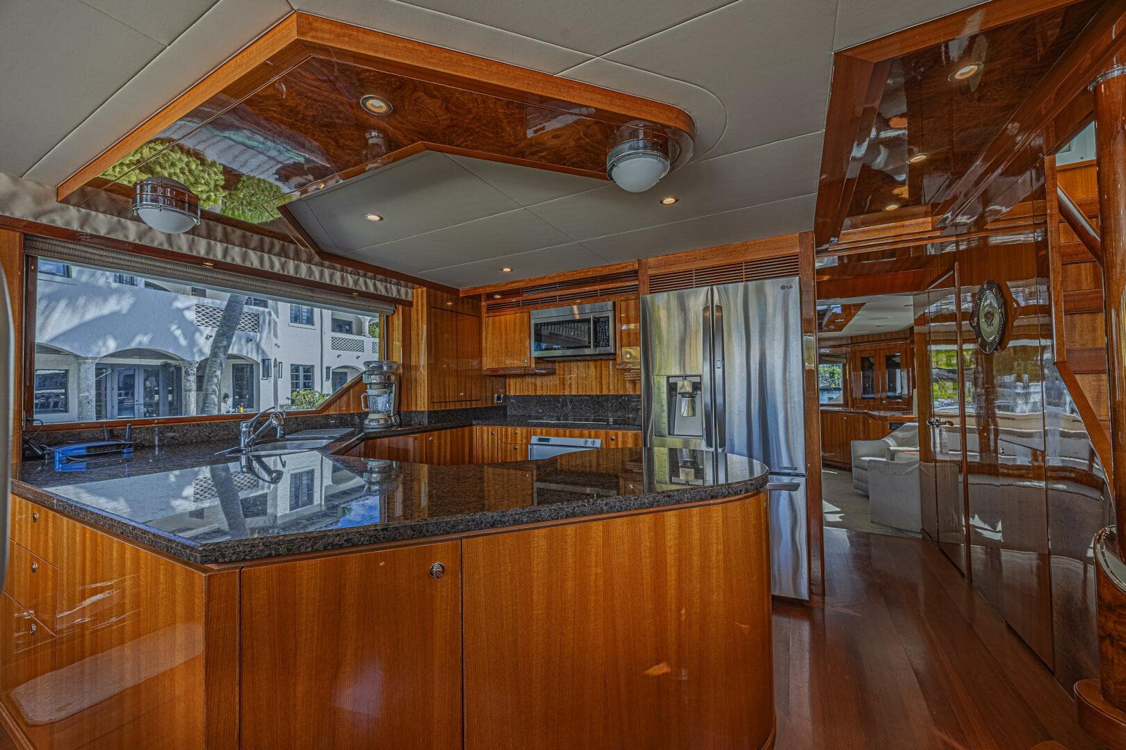 2010 Ocean Alexander 74 — photo 35