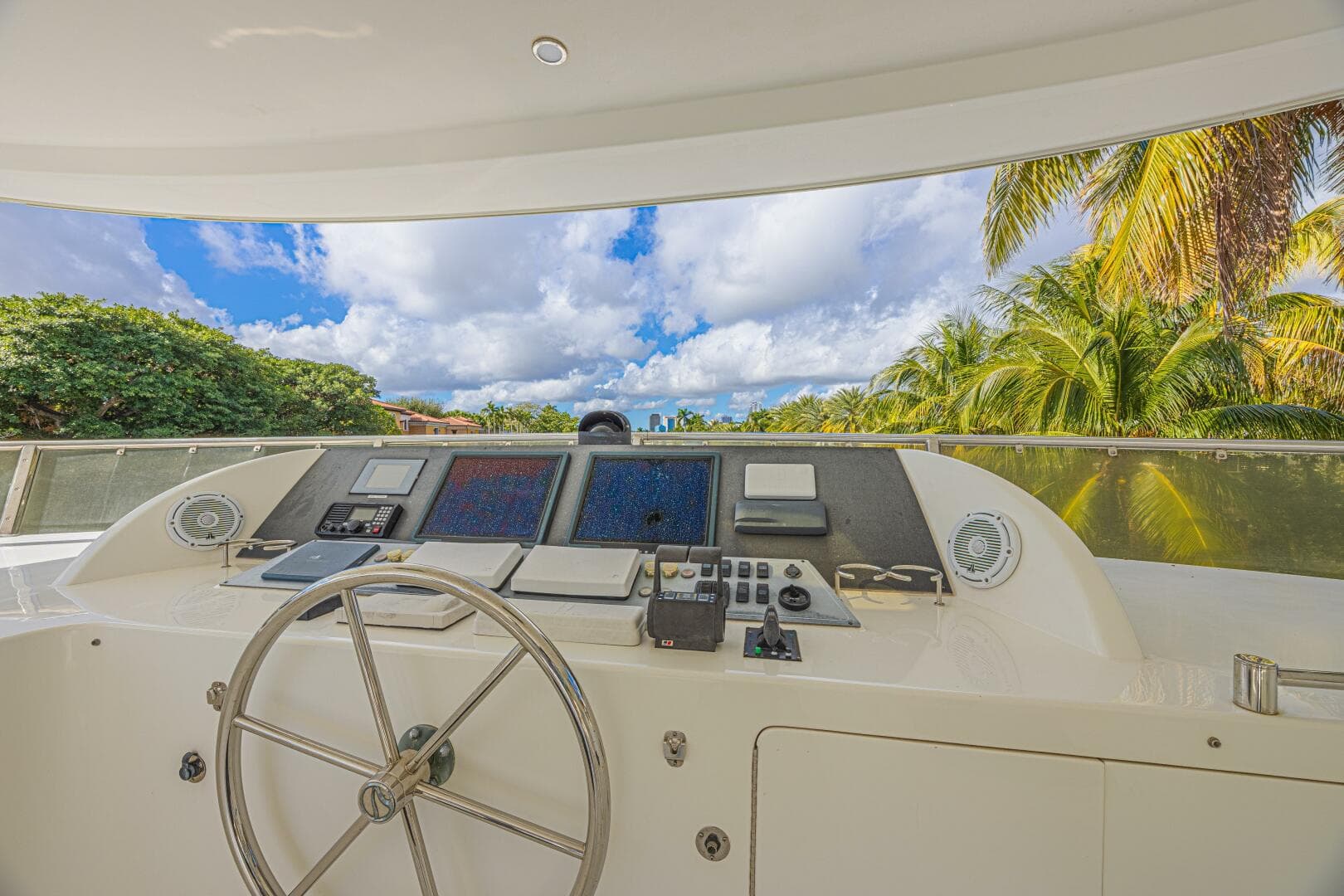 2010 Ocean Alexander 74 — photo 18