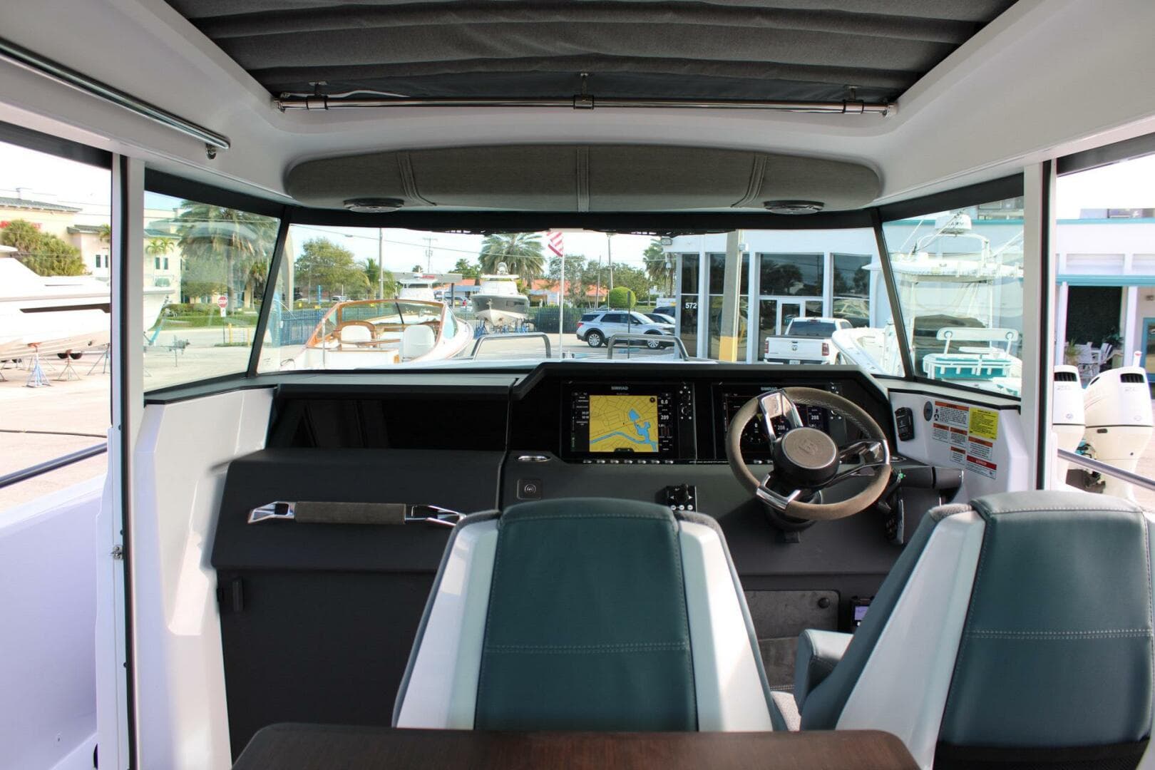 2024 Axopar Cross Cabin — photo 12