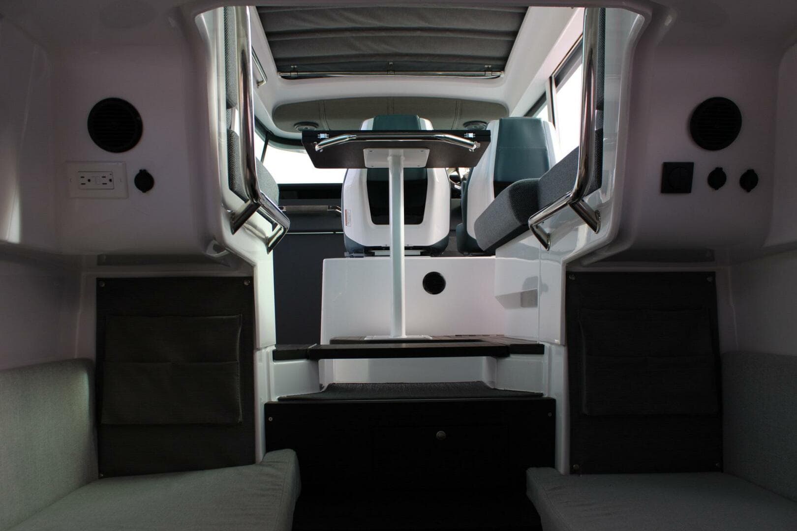 2024 Axopar Cross Cabin — photo 24