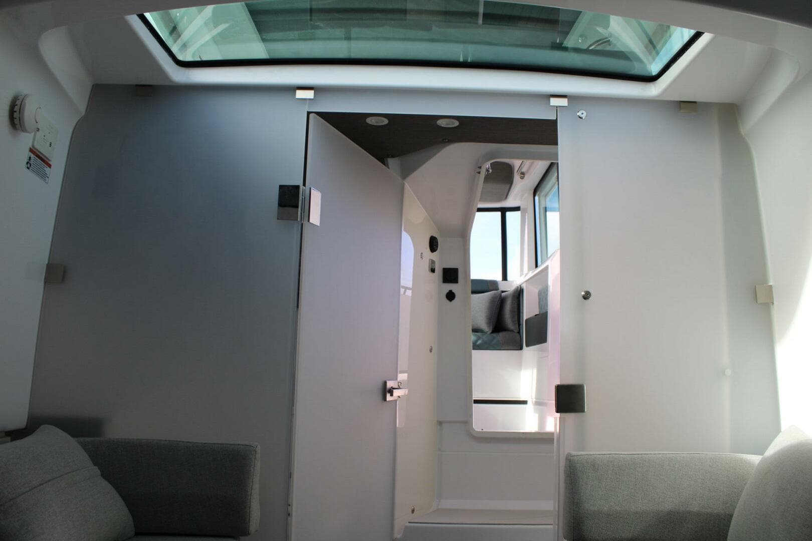 2024 Axopar Cross Cabin — photo 25