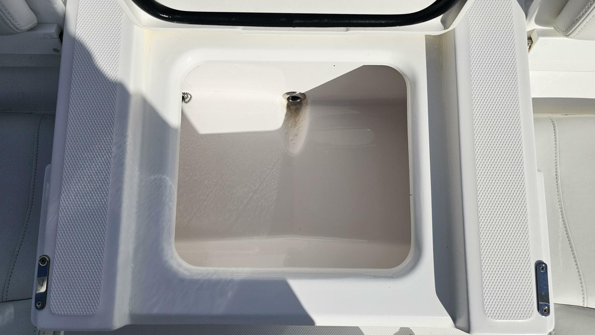 2021 Everglades 273 CC — photo 47