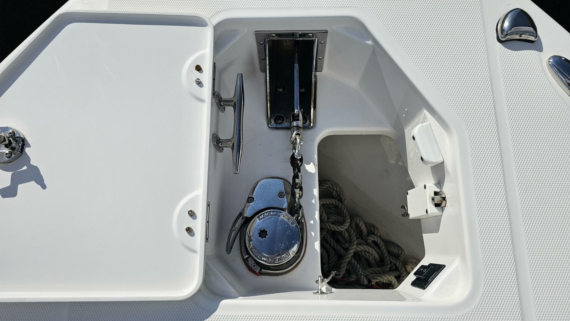 2021 Everglades 273 CC — photo 37