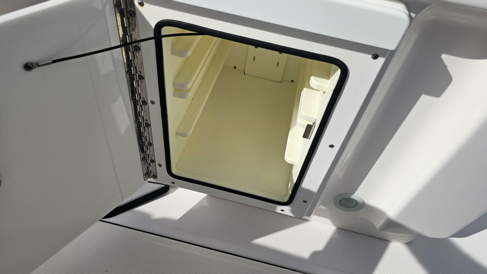 2021 Everglades 273 CC — photo 45