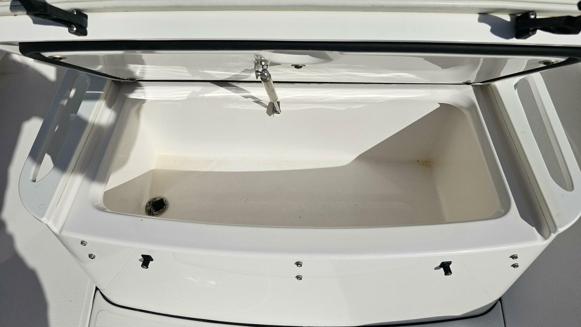 2021 Everglades 273 CC — photo 48