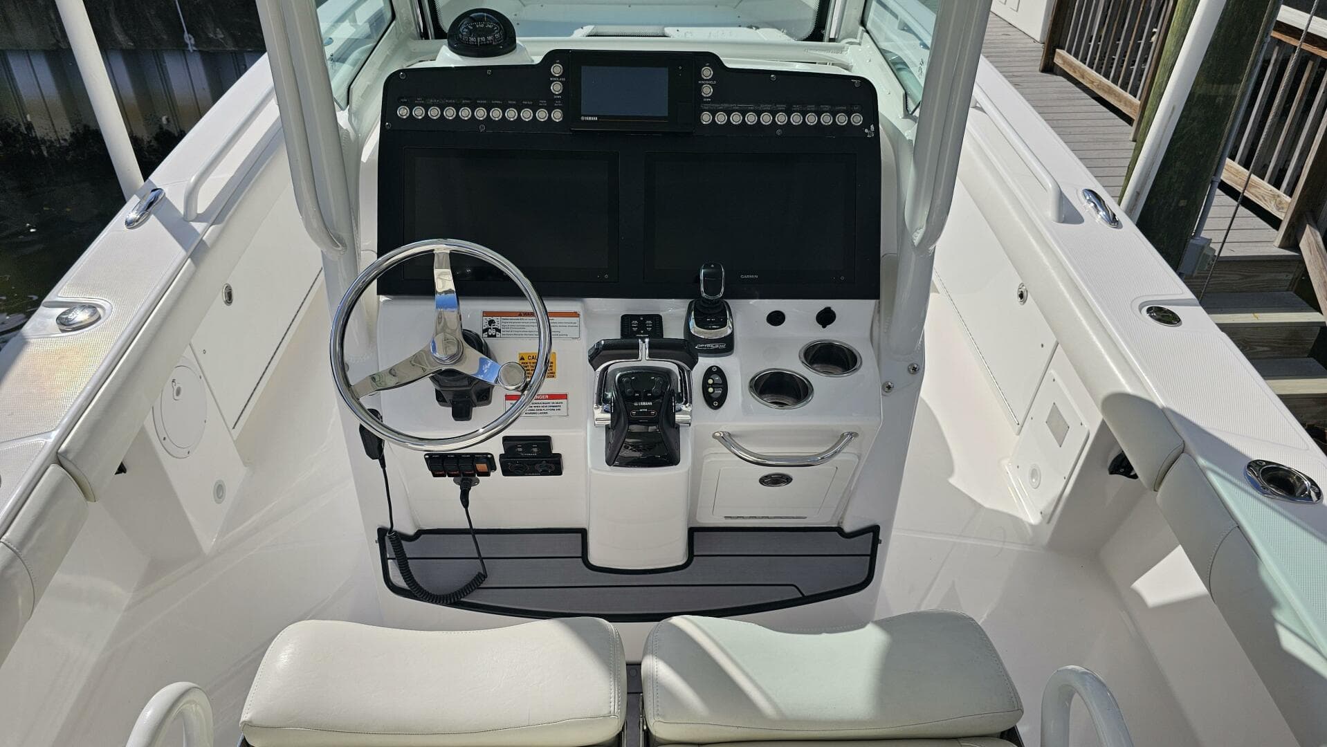 2021 Everglades 273 CC — photo 11