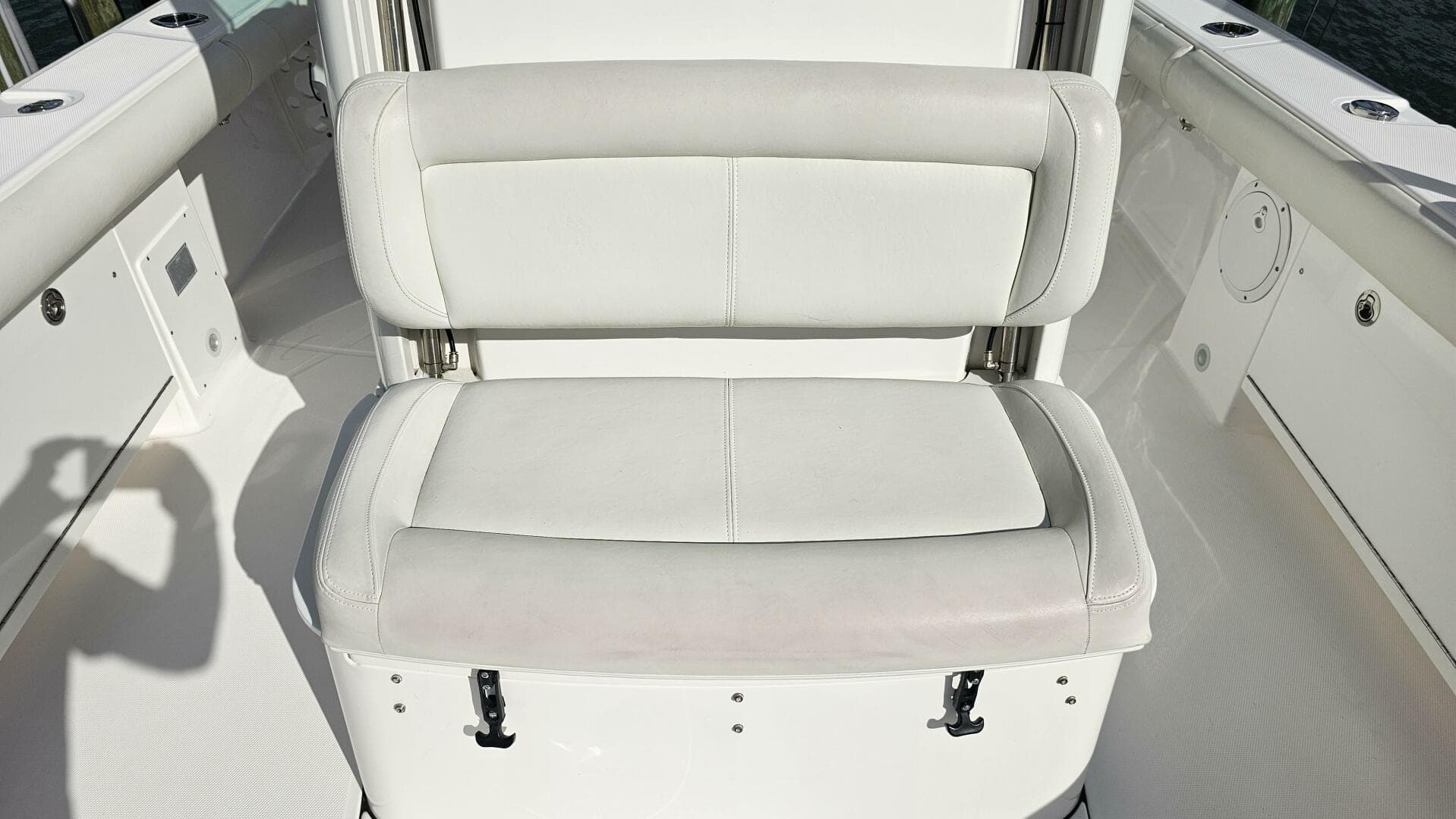 2021 Everglades 273 CC — photo 38