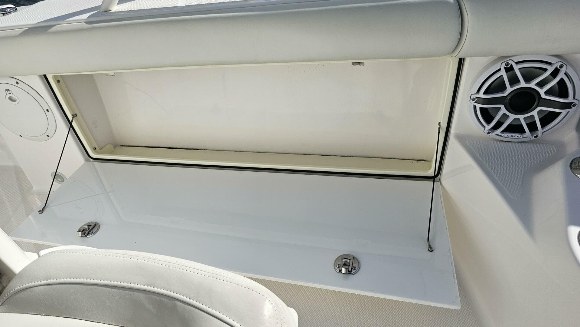 2021 Everglades 273 CC — photo 49