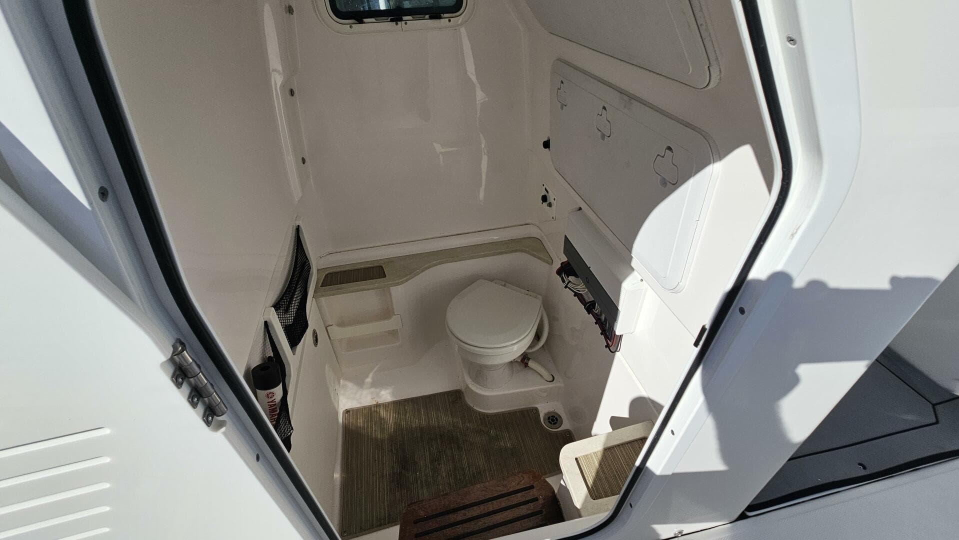 2021 Everglades 273 CC — photo 40