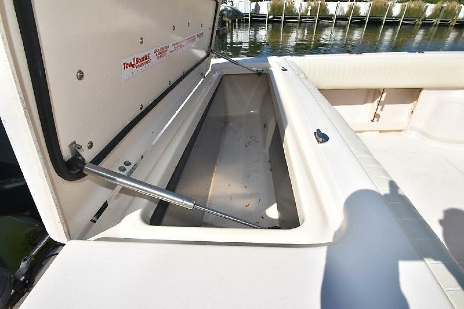 2008 Grady-White 305 Express — photo 13