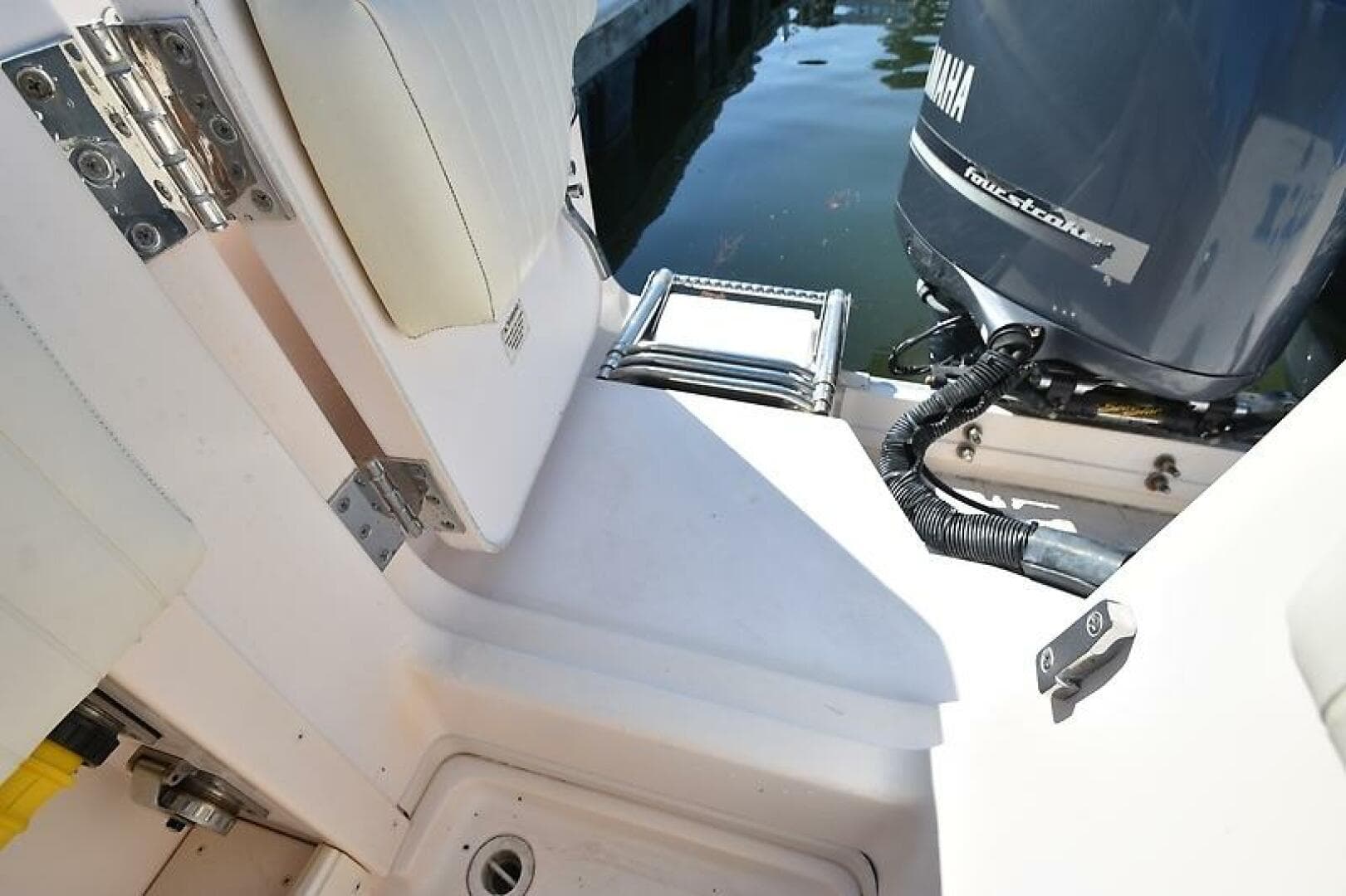 2008 Grady-White 305 Express — photo 12