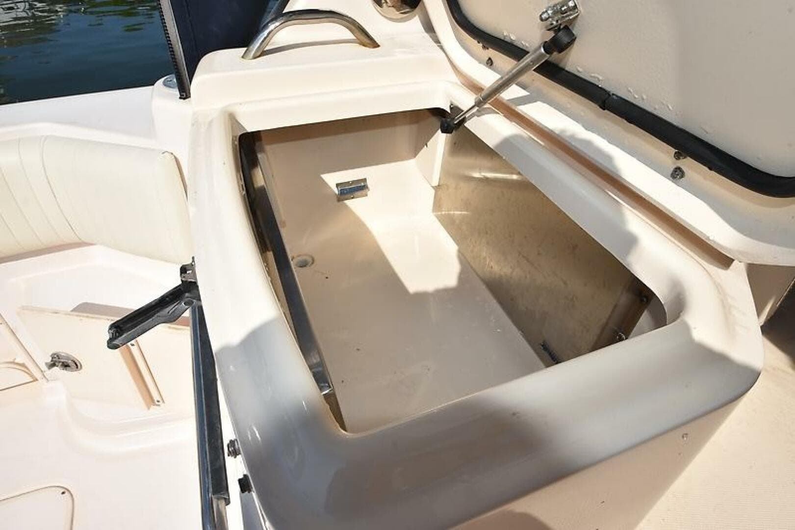 2008 Grady-White 305 Express — photo 18