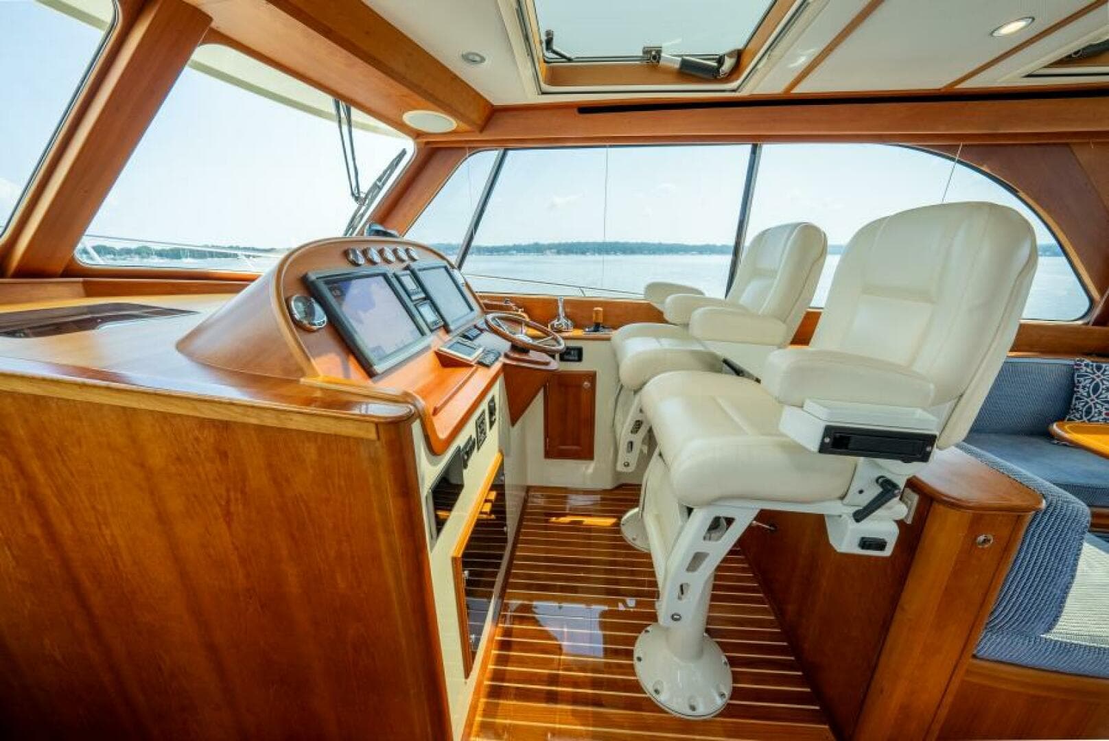 2012 Hinckley Talaria 48 — photo 19