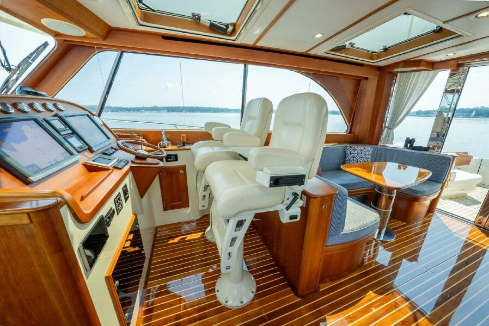 2012 Hinckley Talaria 48 — photo 18