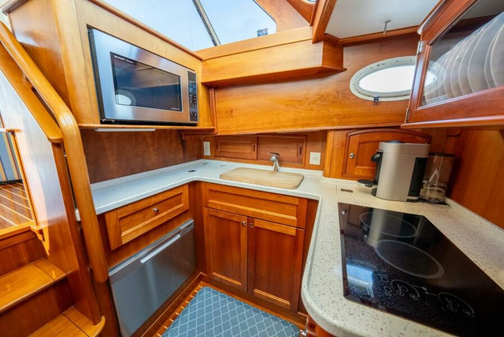 2012 Hinckley Talaria 48 — photo 32