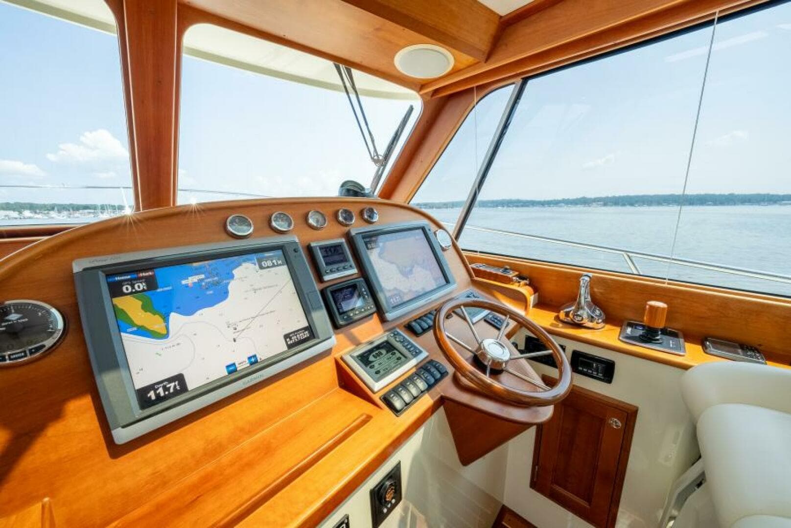 2012 Hinckley Talaria 48 — photo 20