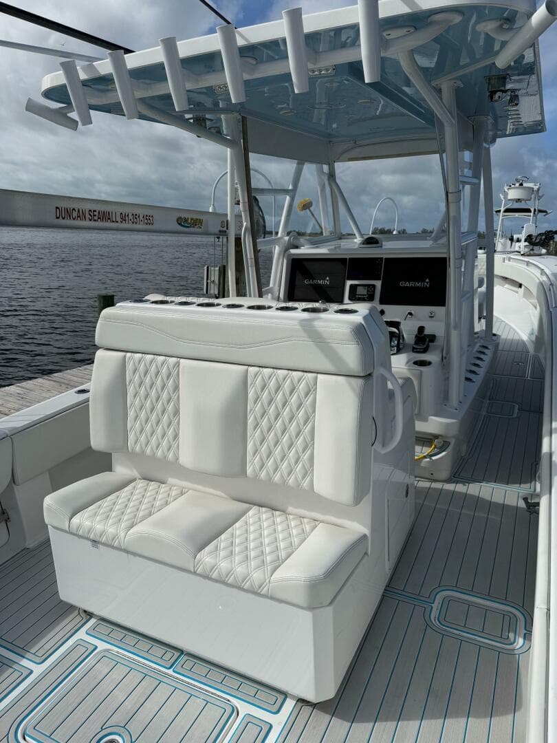 2021 Invincible 36 — photo 4