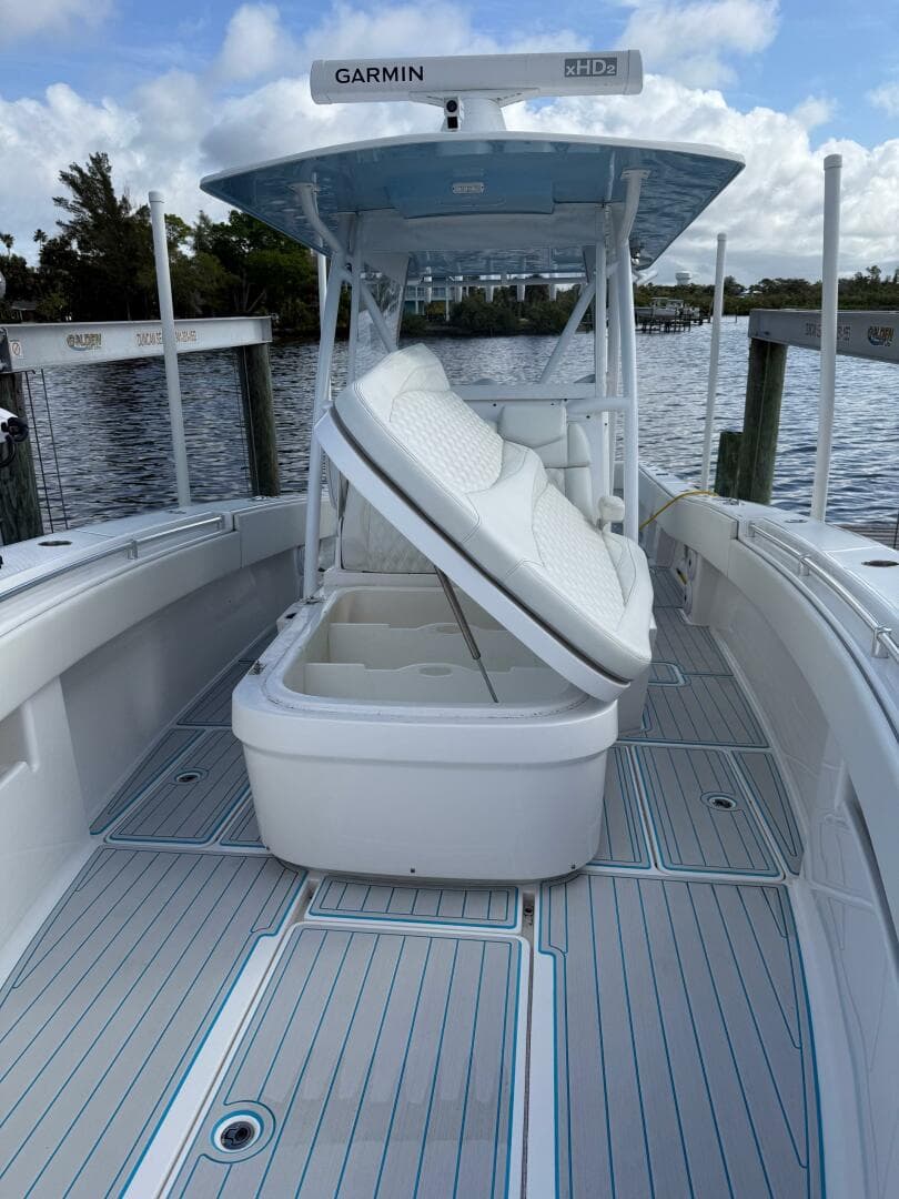 2021 Invincible 36 — photo 10