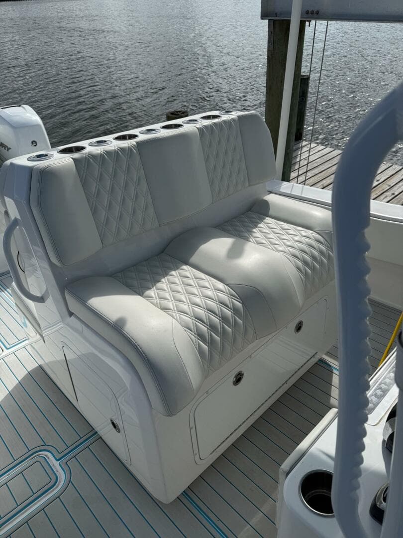 2021 Invincible 36 — photo 5