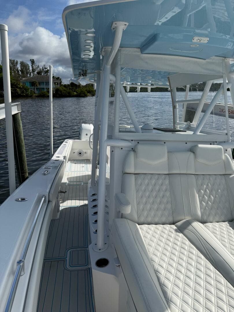 2021 Invincible 36 — photo 7