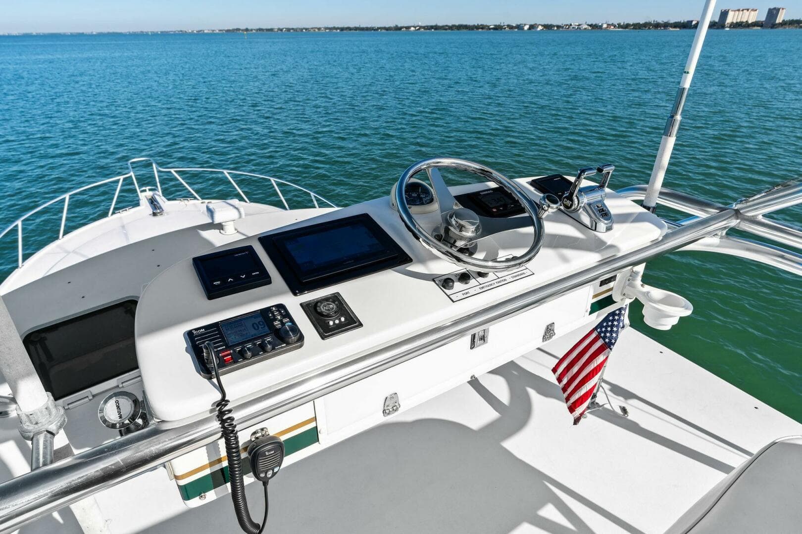 2005 Cabo 40 Express — photo 32