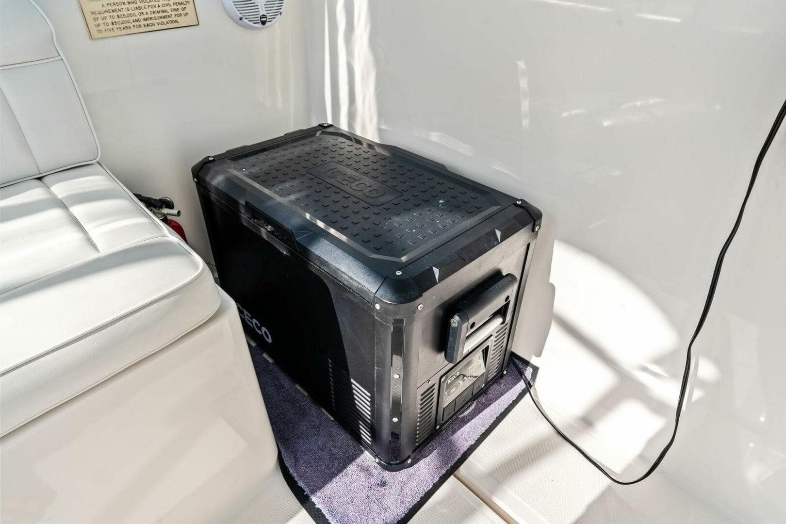 2005 Cabo 40 Express — photo 17