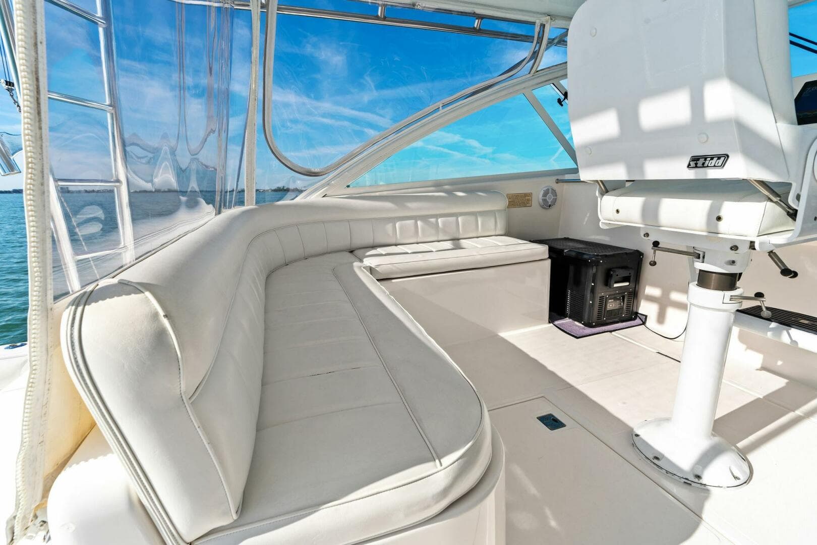 2005 Cabo 40 Express — photo 14