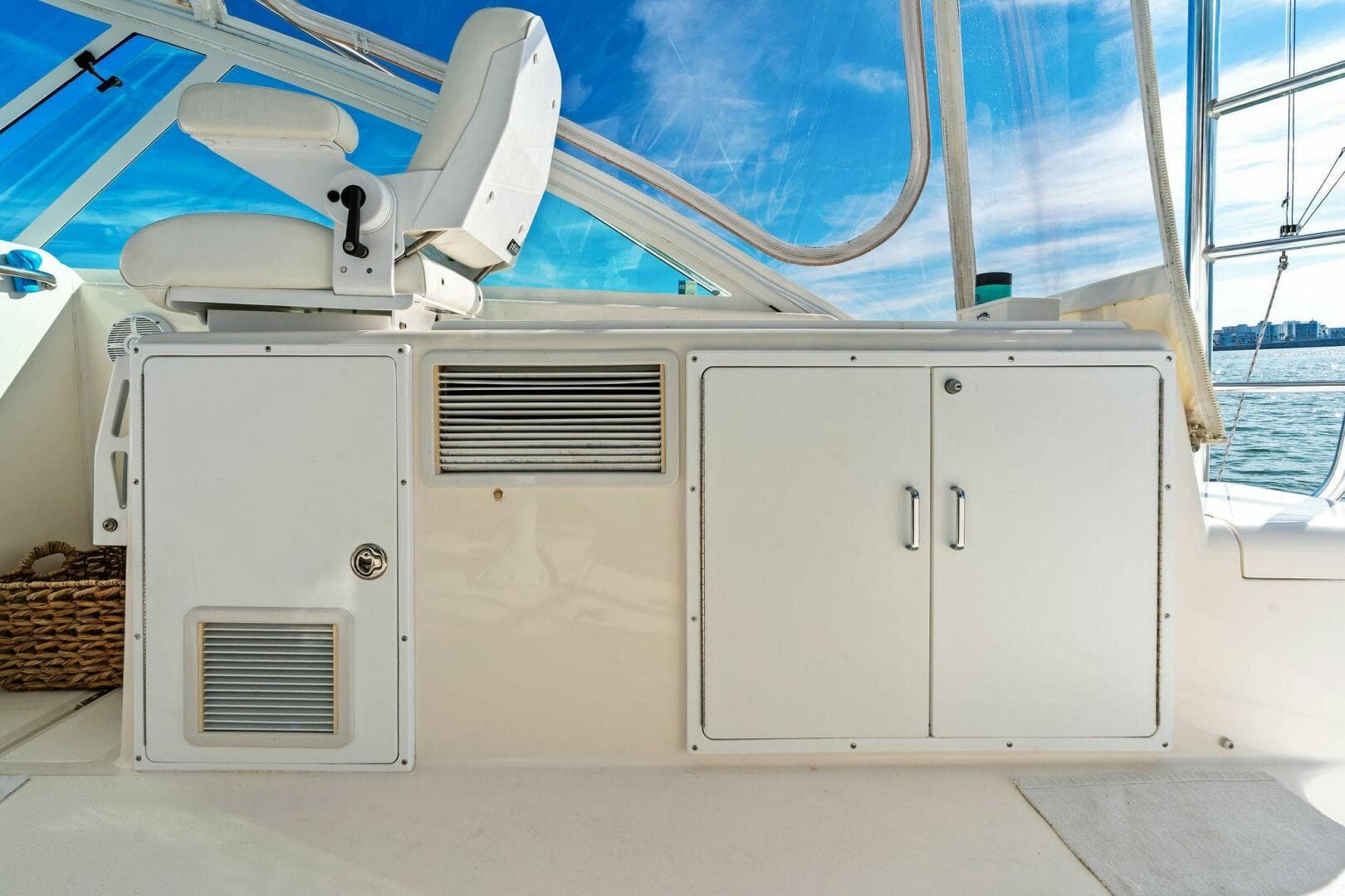 2005 Cabo 40 Express — photo 10