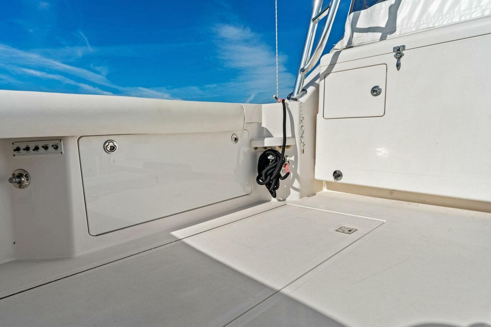 2005 Cabo 40 Express — photo 27