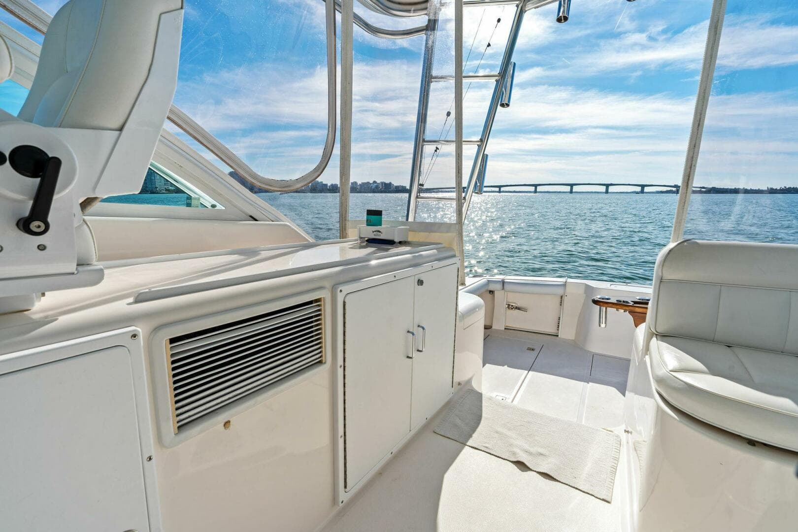 2005 Cabo 40 Express — photo 12