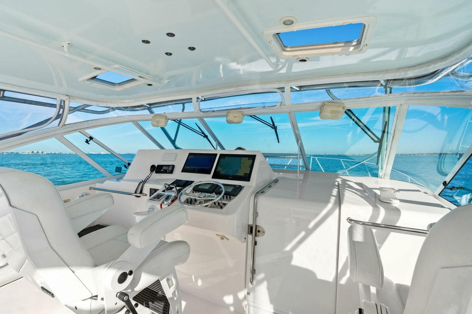 2005 Cabo 40 Express — photo 8