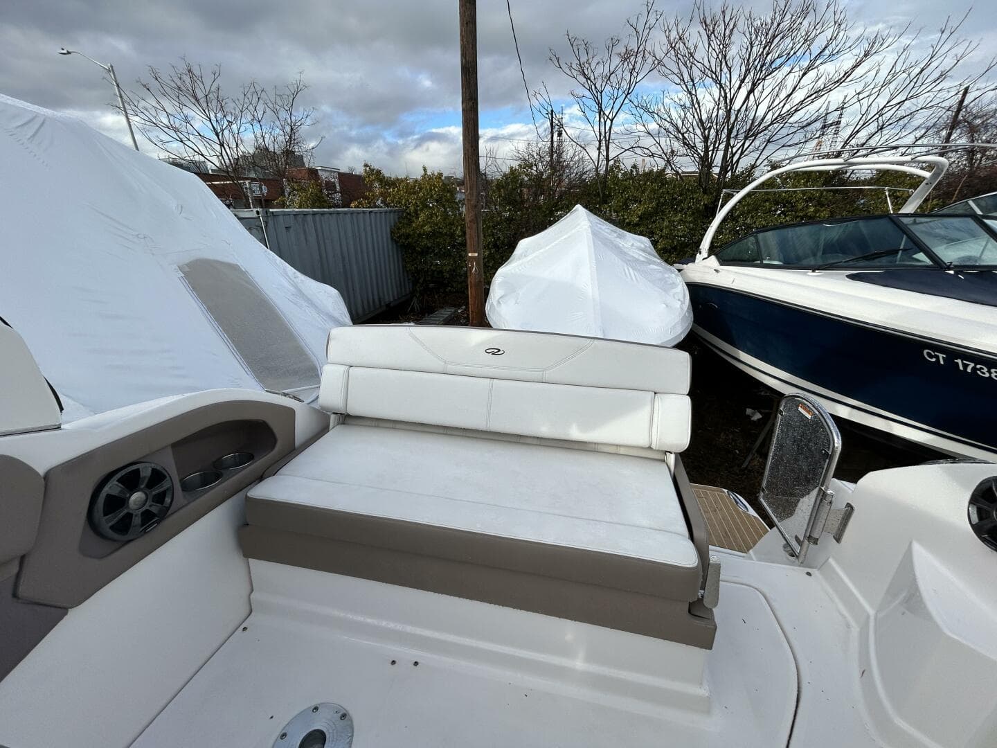 2017 Regal 28 Express — photo 6