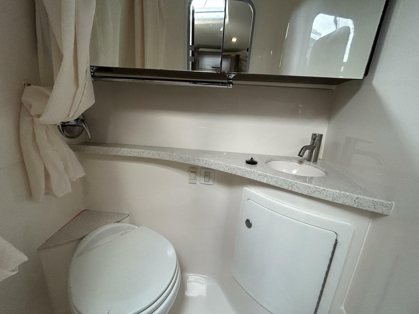 2017 Regal 28 Express — photo 11