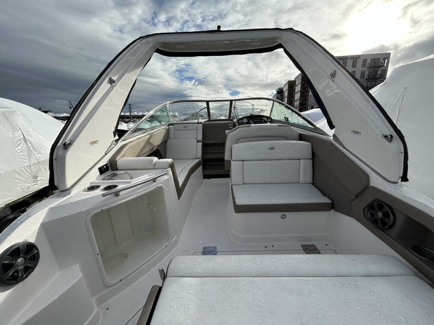 2017 Regal 28 Express — photo 4