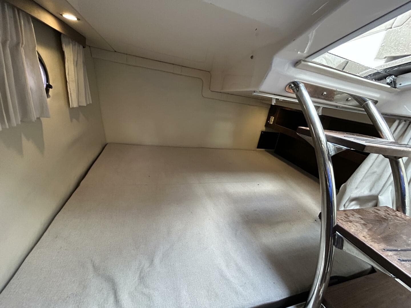 2017 Regal 28 Express — photo 12